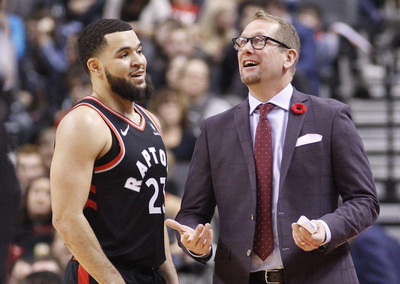 右侧角球短 右侧角球短